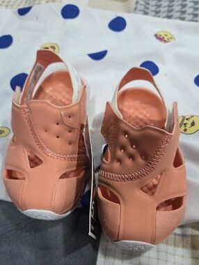 Jordan Kids Peach Slip-On Closed-Toe Sandals